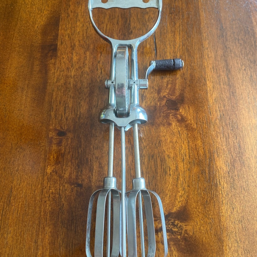 Vintage The Turner and Seymour MFG. Co. Stainless Hand Turn Egg Beater